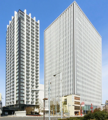 投資対象不動産：名古屋プライムセントラルタワー（写真右側）